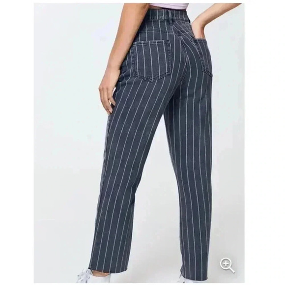 4/$25 PacSun Black Wash Pin Stripe Mom Jeans Sz 23 - Picture 3 of 10